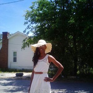 Meet your Posher, Monique